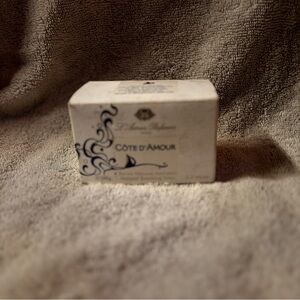 L'Artisan Parfumeur Côte d'Amour Soap Bar - White